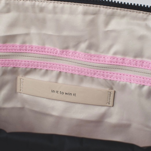 LULULEMON URBANOWSKI WARRIOR DUFFEL BAG BLACK NEW WITH TAGS - Picture 8 of 16